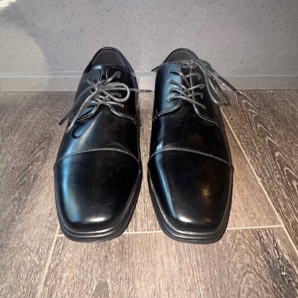 Van Heusen Cleat Black 9 M Men's Dress Shoes Excellent Condition - Picture 4 of 7